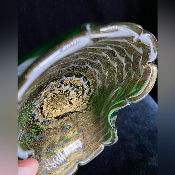 Murano Glass Green Cased Pinch Bowl w/ White & Gold Aventurine Speckle Interior - Picture 8 of 11